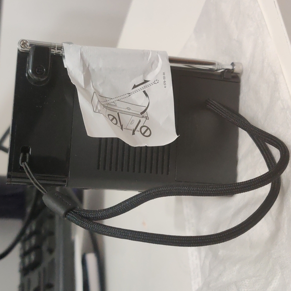 Sony ICF-P27 Portable Radio with Speaker and AM/FM Tuner - Picture 2 of 4